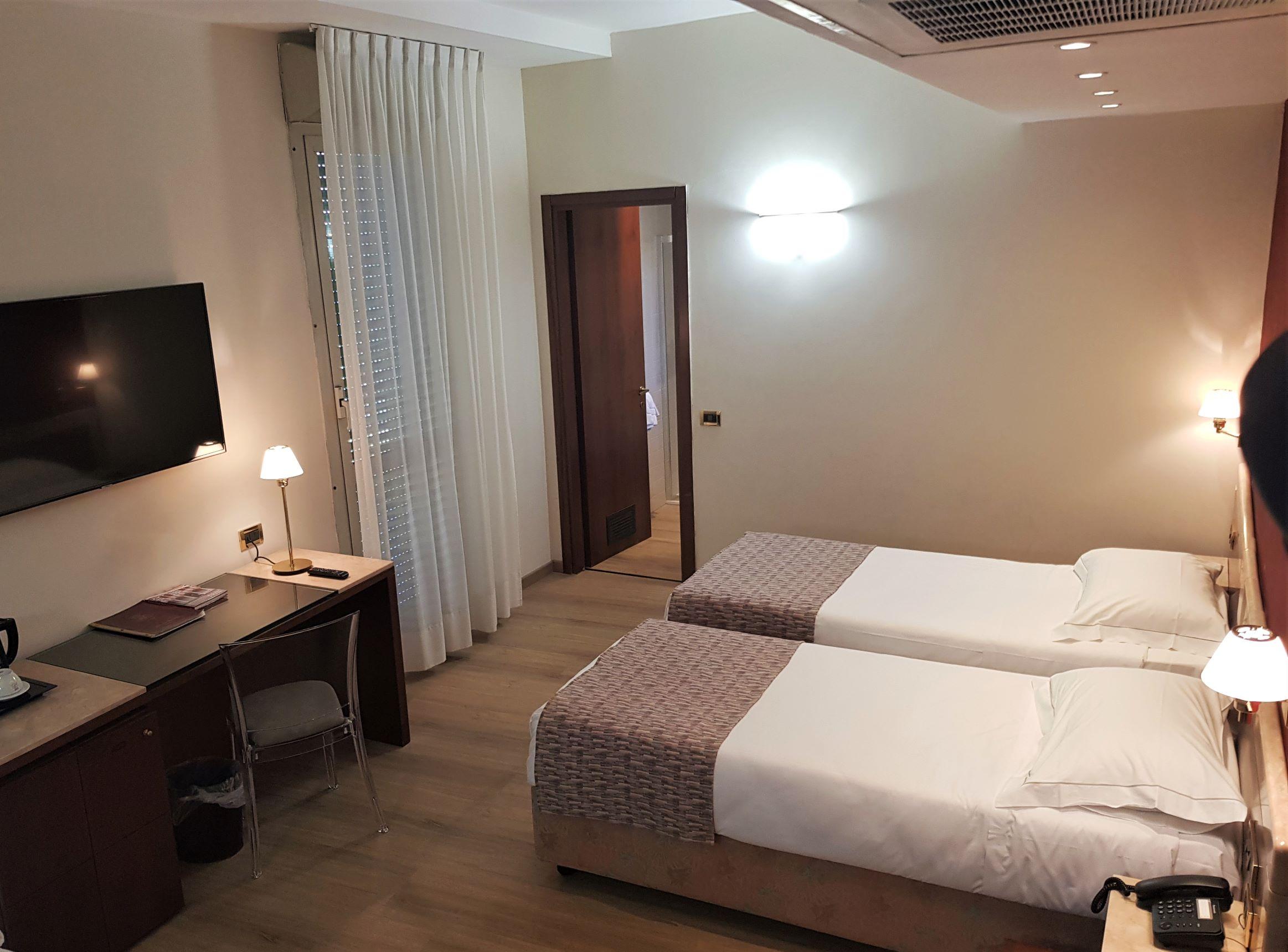Astra Hotel Ferrara Kültér fotó