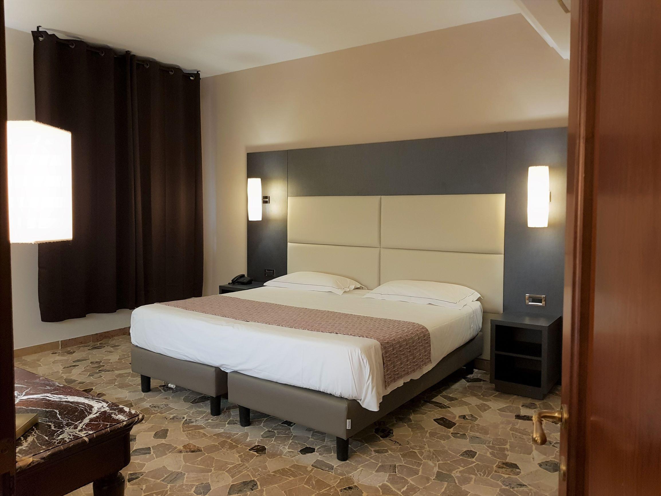 Astra Hotel Ferrara Kültér fotó