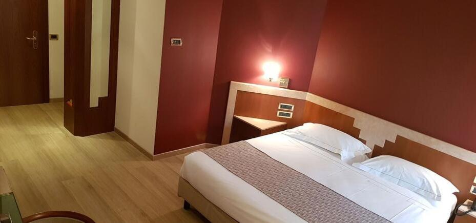 Astra Hotel Ferrara Kültér fotó