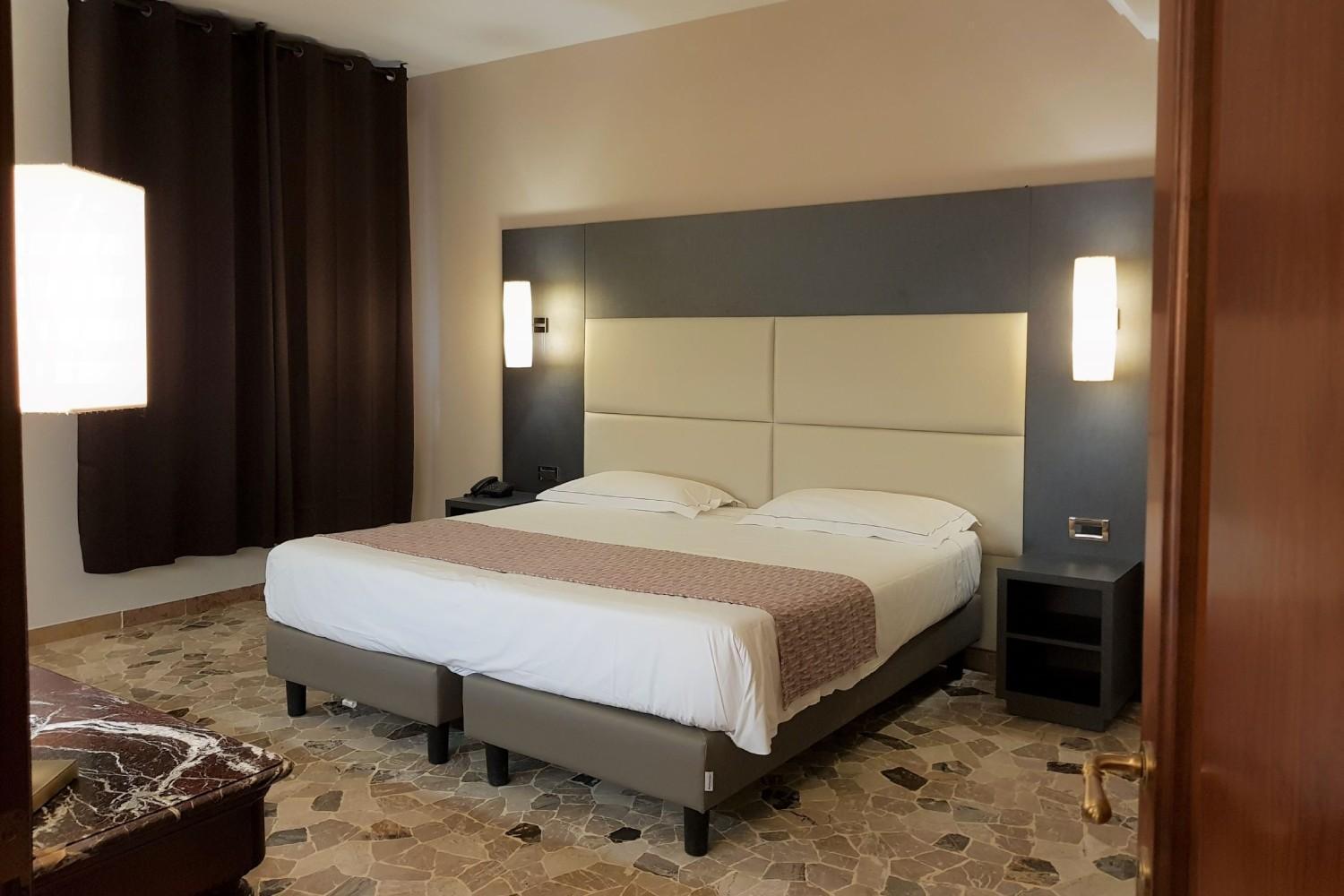 Astra Hotel Ferrara Kültér fotó