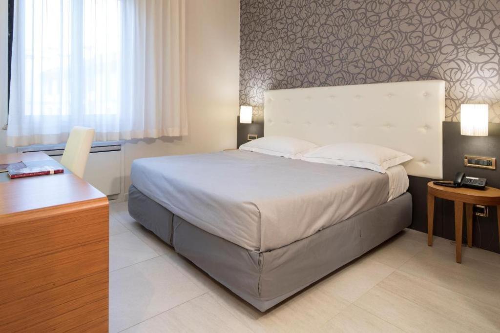 Astra Hotel Ferrara Kültér fotó